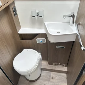 Hymer B-ML I 790 Bathroom