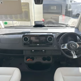 Hymer B-ML I 790 Drivers Cab