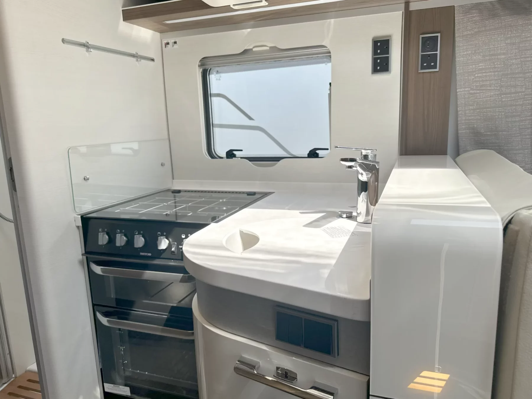 Hymer B-ML I 790 Kitchen Area