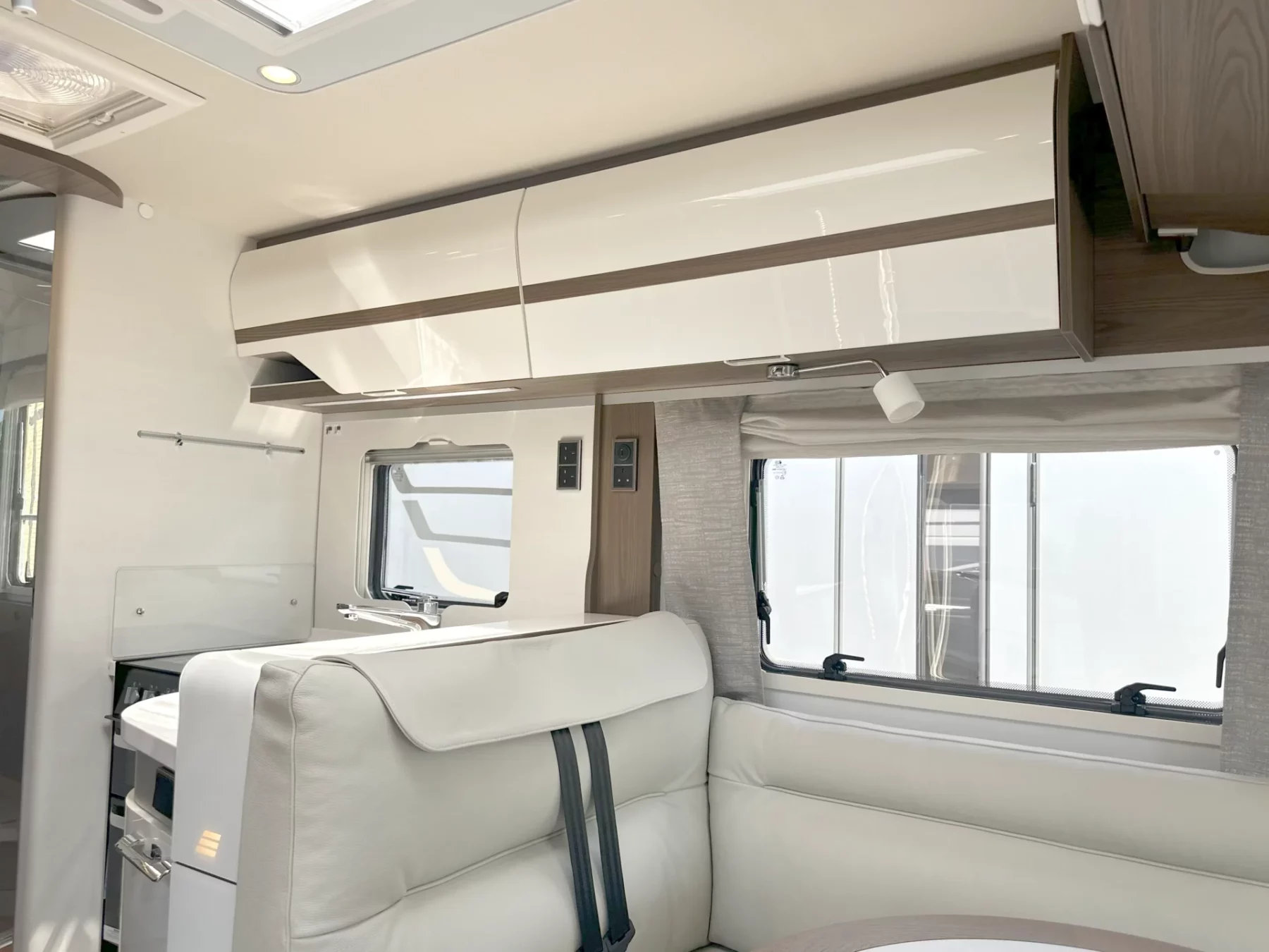 Hymer B-ML I 790 Overhead Storage
