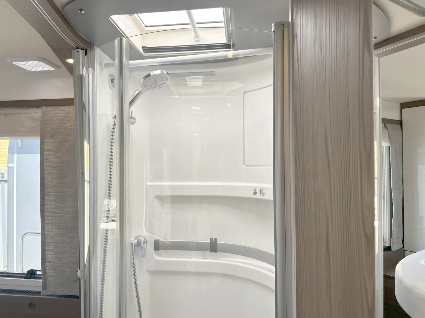 Hymer B-ML I 790 Shower
