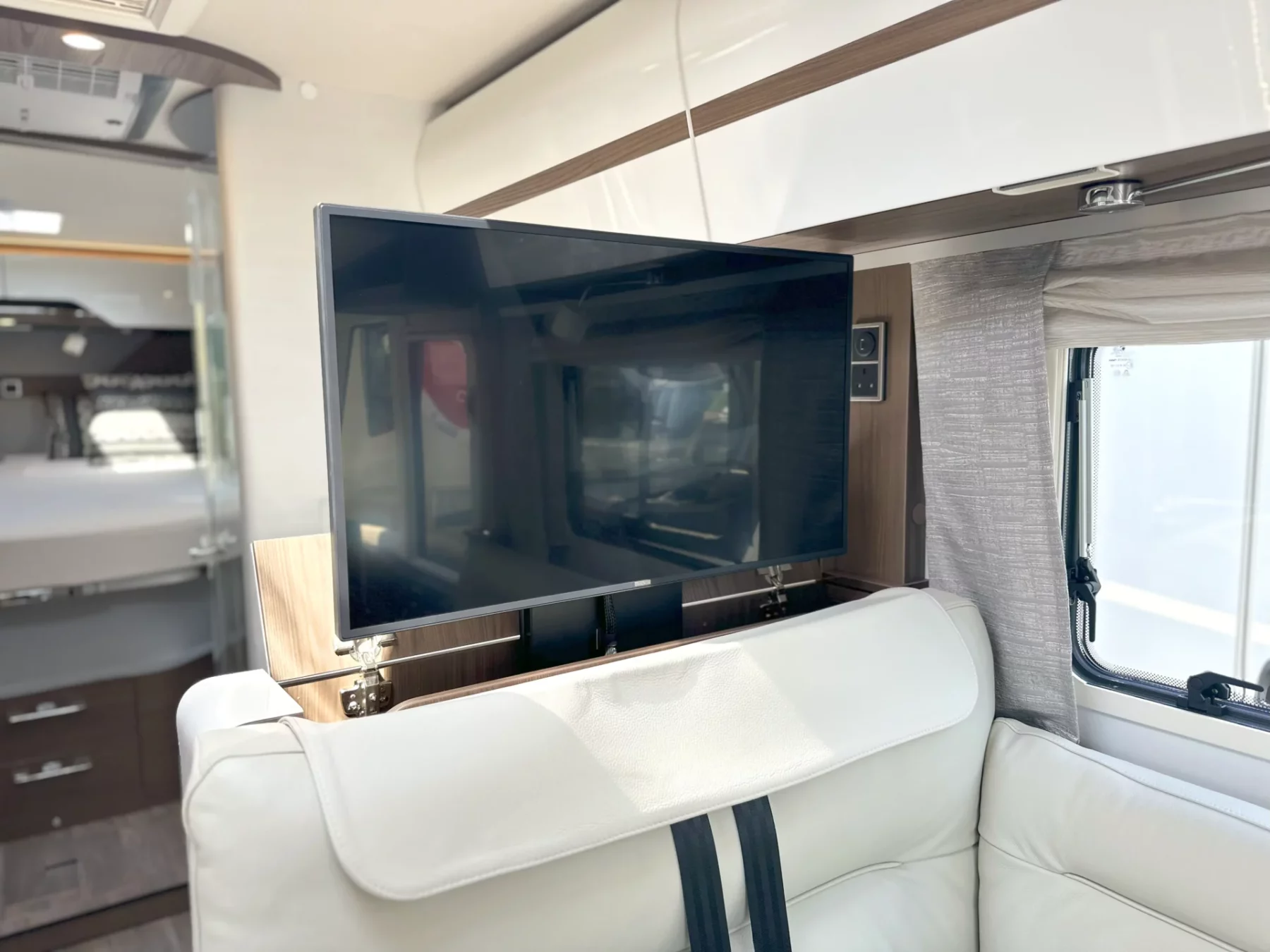 Hymer B-ML I 790 TV Lounge