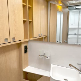 Hymer B-MC I 680 Motorhome Bathroom Mirror & Sink