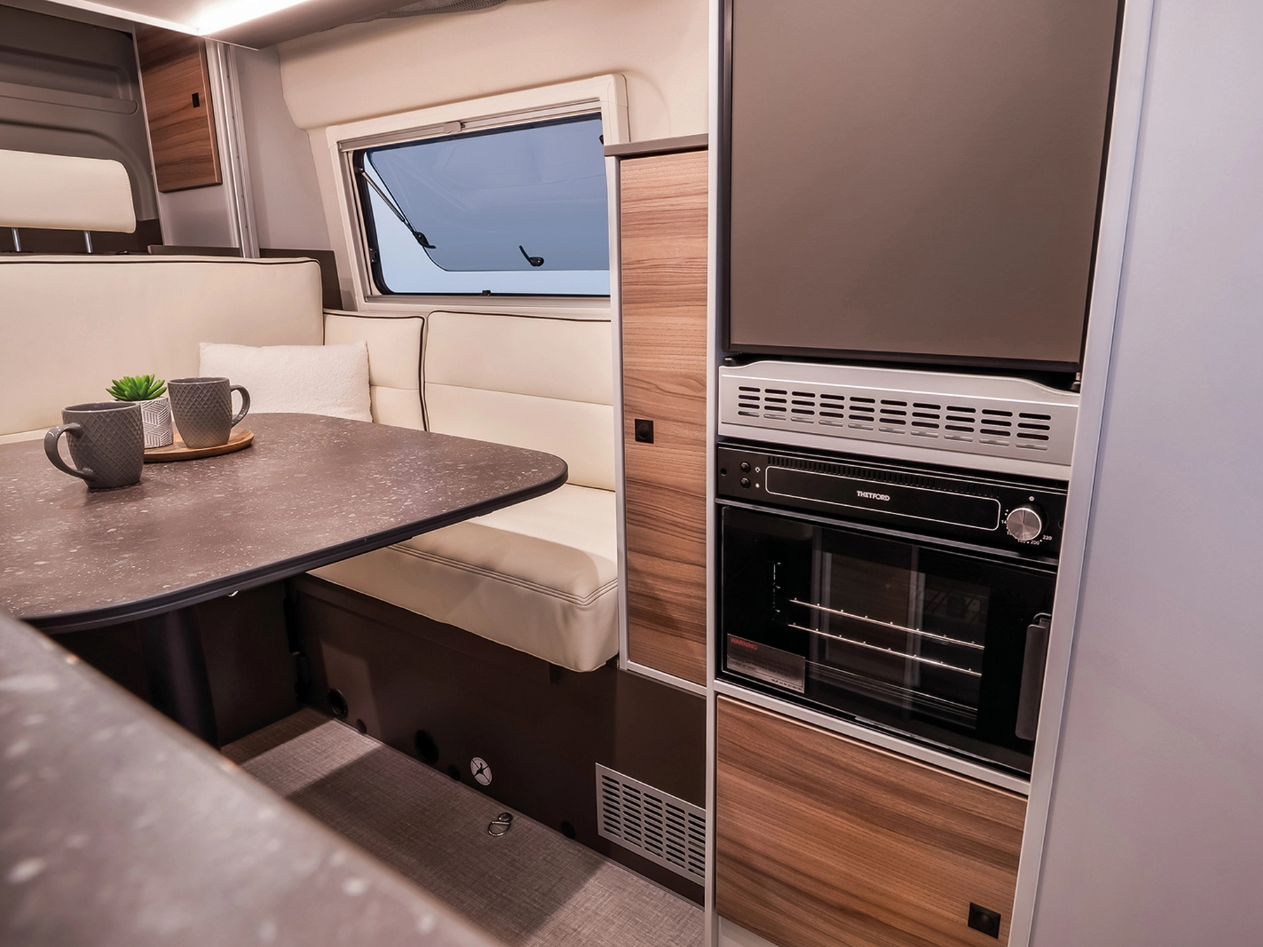 Burstner B66 644 Campervan - Kitchen Oven