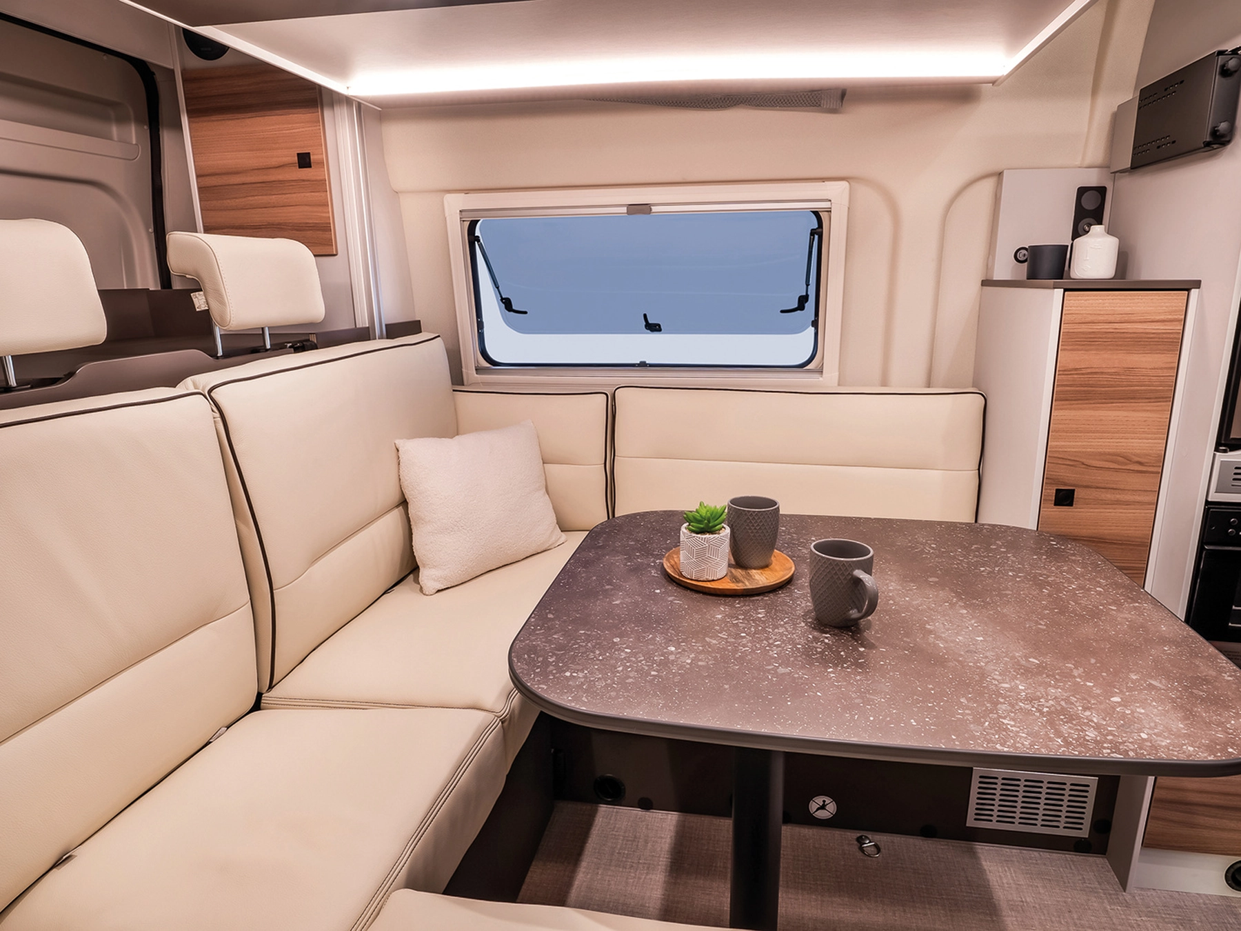 Burstner B66 644 Campervan - Lounge