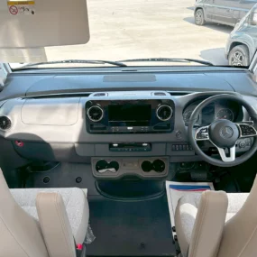 Hymer B-MC I 680 Motorhome Drivers Cab