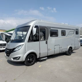 Hymer B-MC I 680 Motorhome Exterior Front Right Side