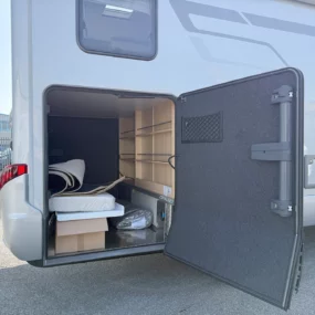 Hymer B-MC I 680 Motorhome Exterior Garage
