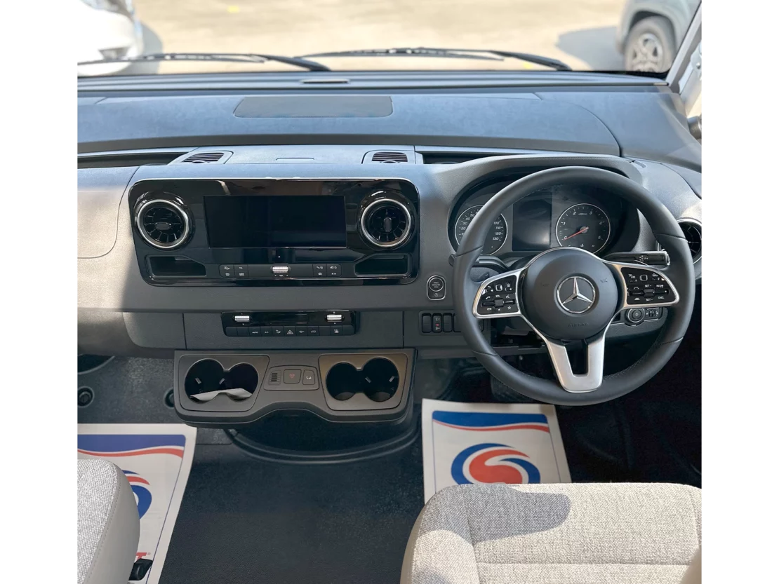 Hymer B-MC I 680 Motorhome Head unit & steering wheel