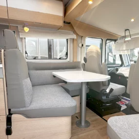 Hymer B-MC I 680 Motorhome Lounge area