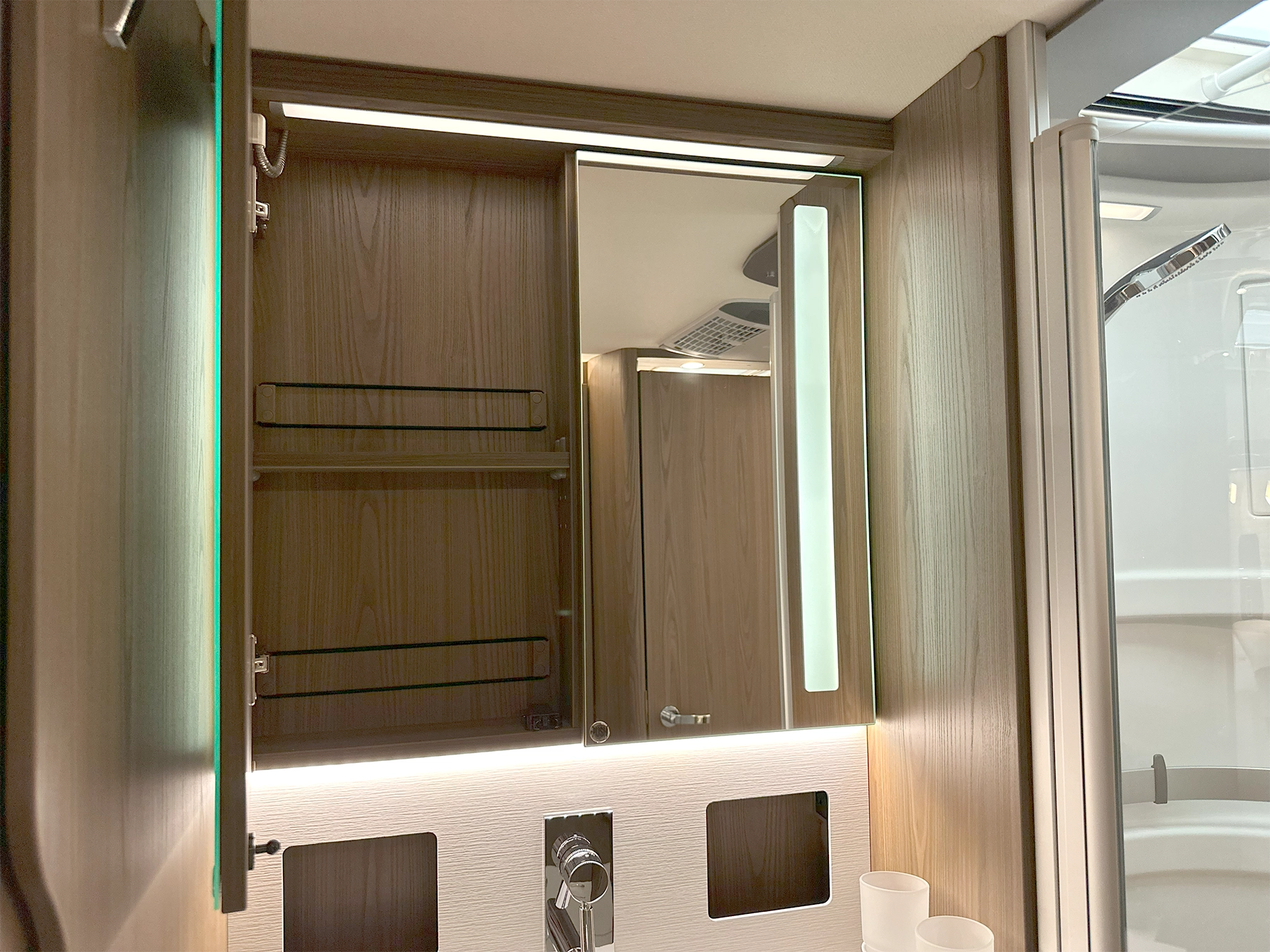 Hymer B-ML I 880 Motorhome Bathroom Cabinet