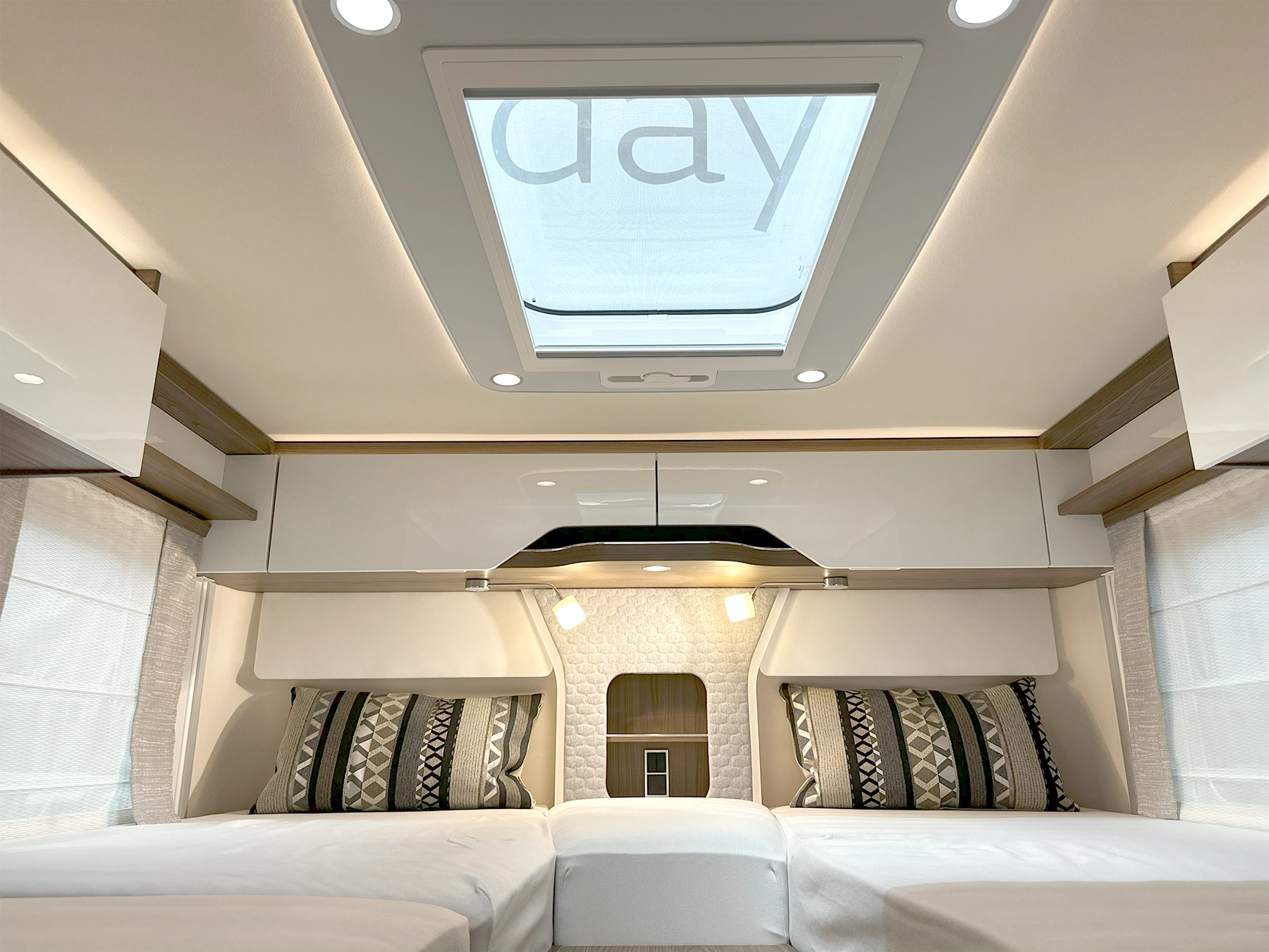 Hymer B-ML I 880 Motorhome Bedroom Skylight