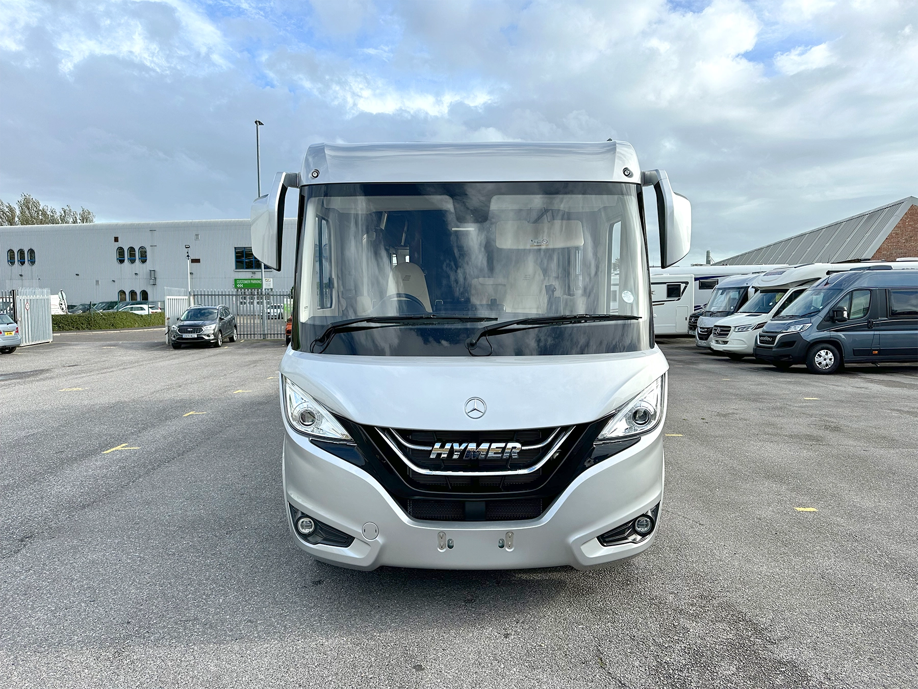 Hymer B-ML I 880 Motorhome Exterior Front