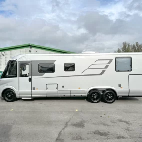 Hymer B-ML I 880 Motorhome Exterior Right Side