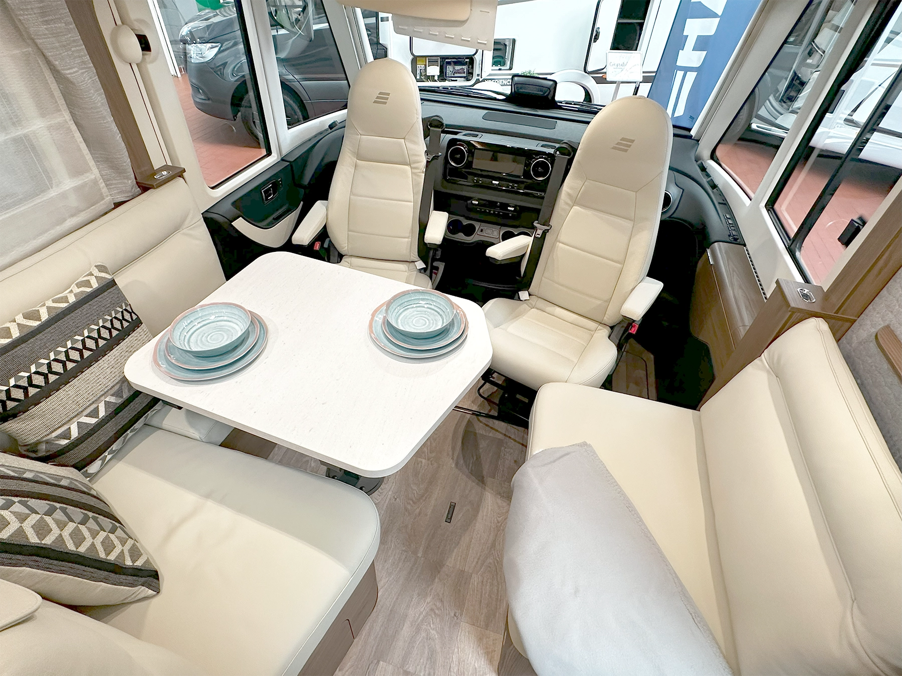 Hymer B-ML I 880 Motorhome Lounge Area