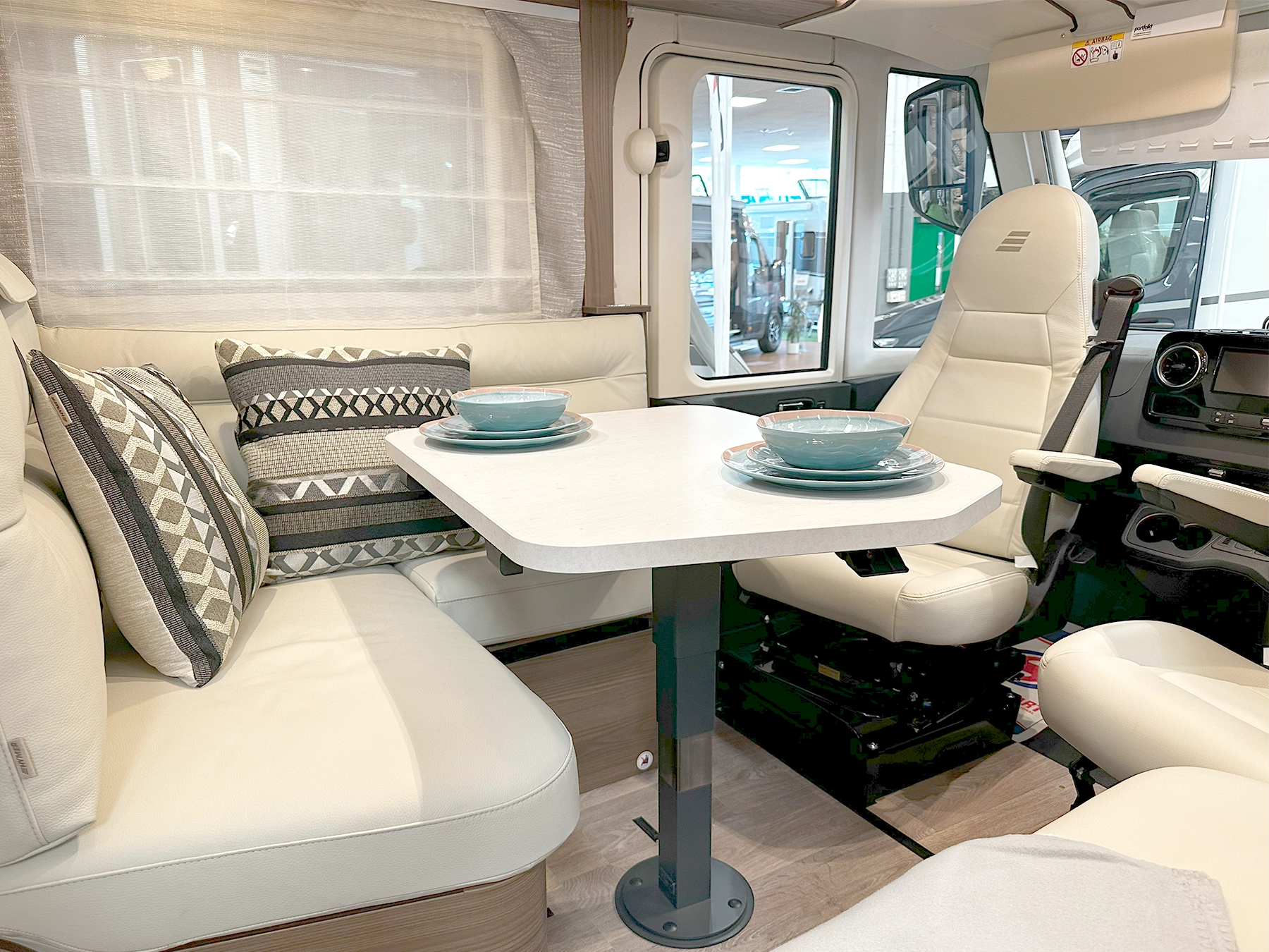 Hymer B-ML I 880 Motorhome Lounge Area