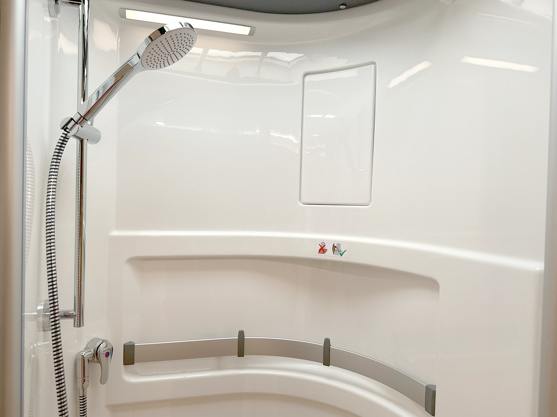 Hymer B-ML I 880 Motorhome Shower