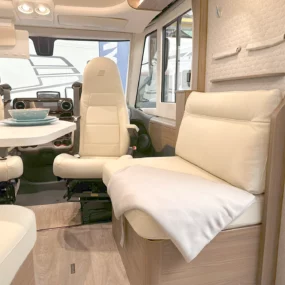 Hymer B-ML I 880 Motorhome Side Bench