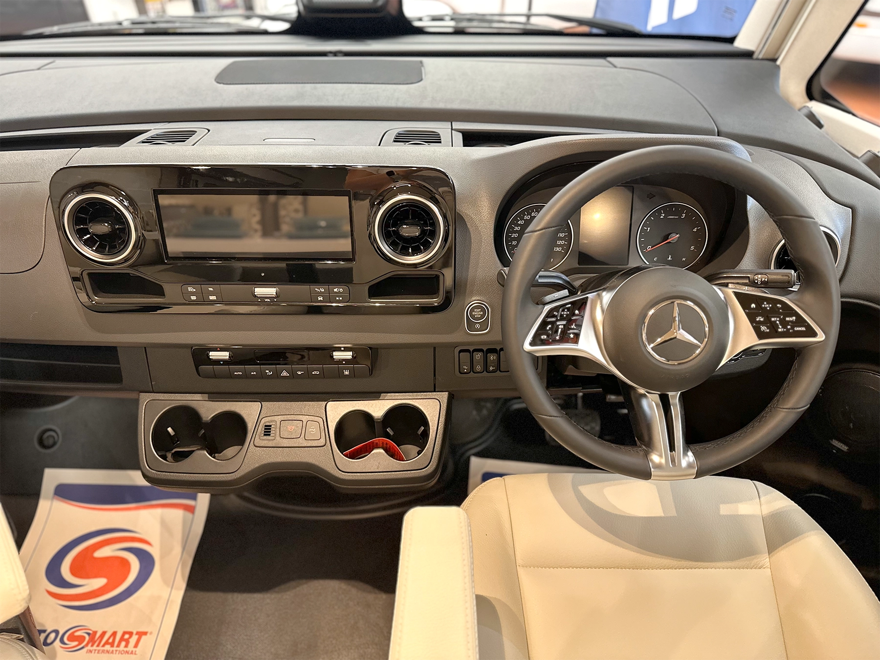 Hymer B-ML I 880 Motorhome Steering Wheel and Multimedia System