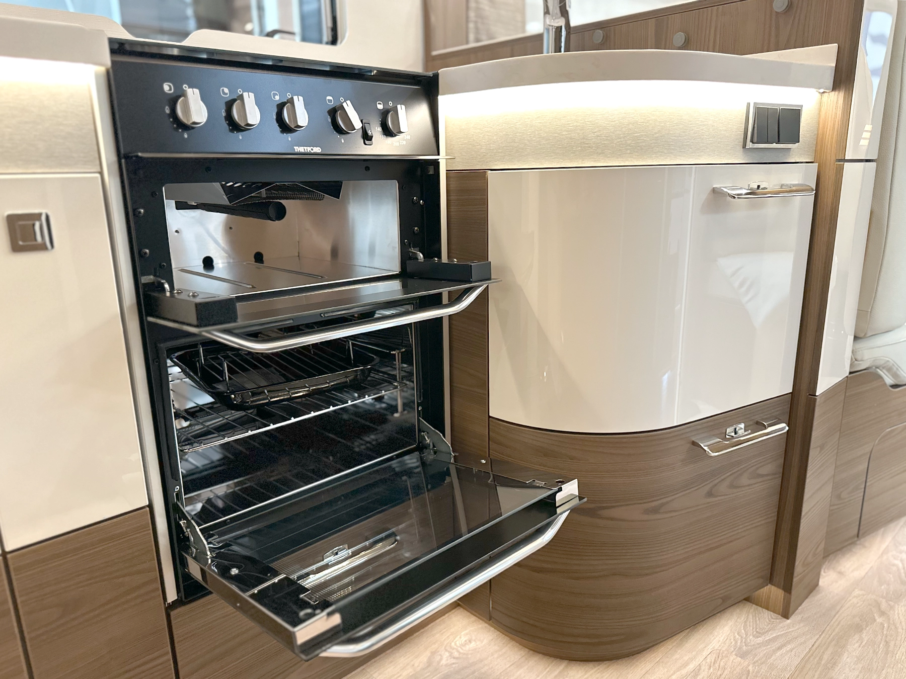 Hymer B-ML I 880 Motorhome Thetford Oven & Grill