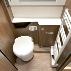 Hymer B-ML I 880 Motorhome Toilet