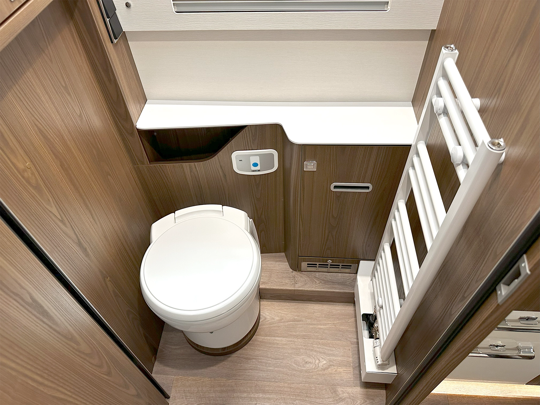 Hymer B-ML I 880 Motorhome Toilet