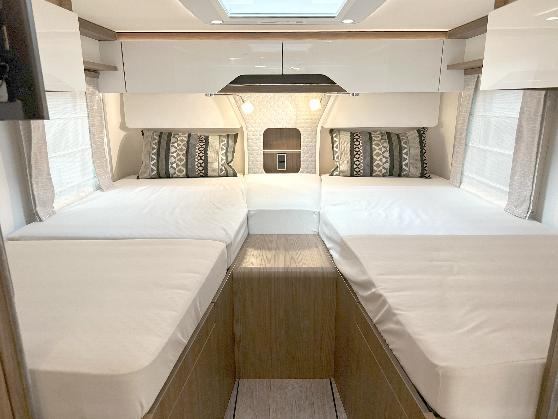 Hymer B-ML I 880 Motorhome Twin Single Beds