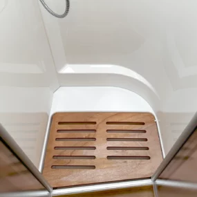 Hymer B-MC I 680 Motorhome Shower floor