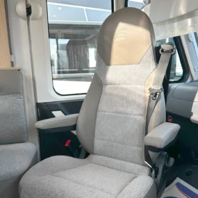 Hymer B-MC I 680 Motorhome Swivel Passenger Seats