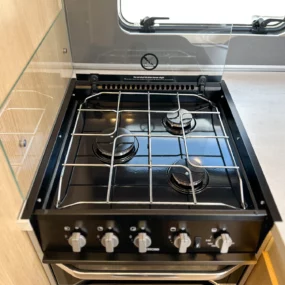 Hymer B-MC I 680 Motorhome Three gas burner hob
