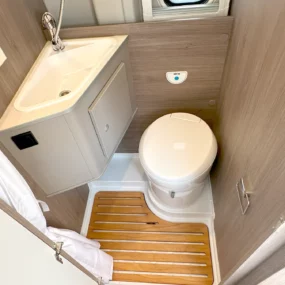 Carado CV540 Pro Pop-Top Bathroom