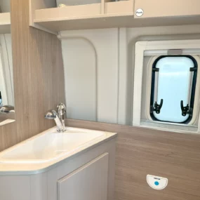 Carado CV540 Pro Pop-Top Thetford Bathroom