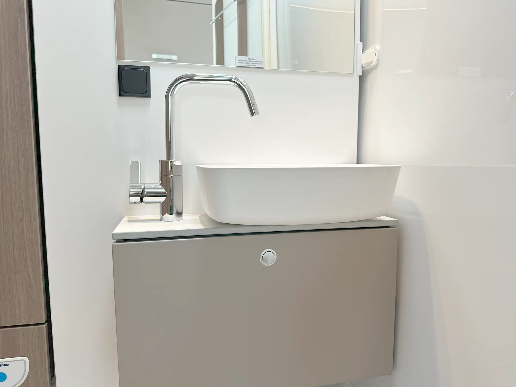 Carado T338 Pro + Bathroom Sink