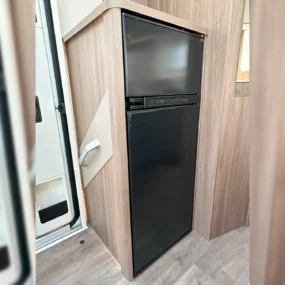 Carado T338 Pro + Fridge