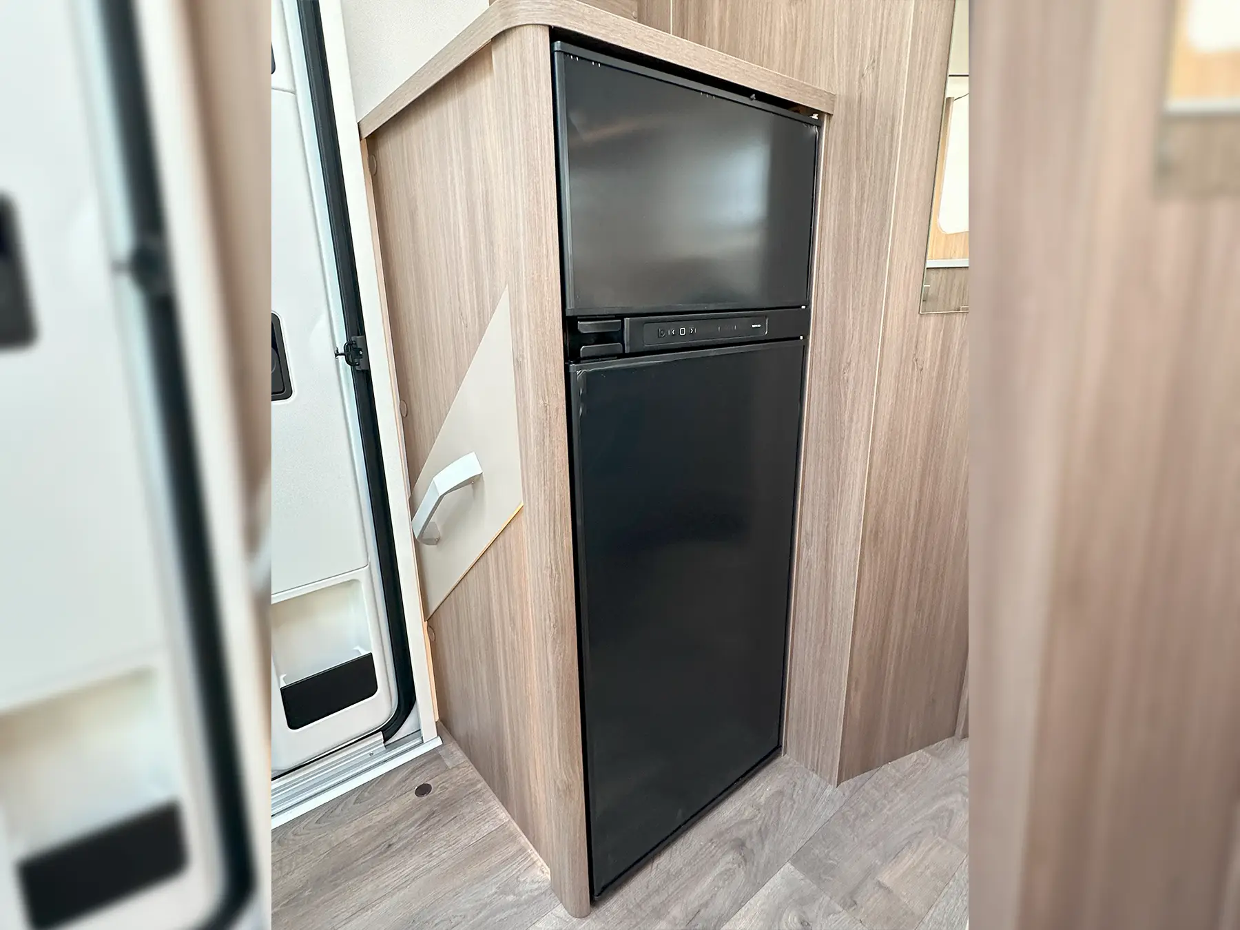 Carado T338 Pro + Fridge