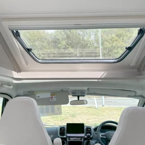 Carado T338 Pro + Skylight Over Cab