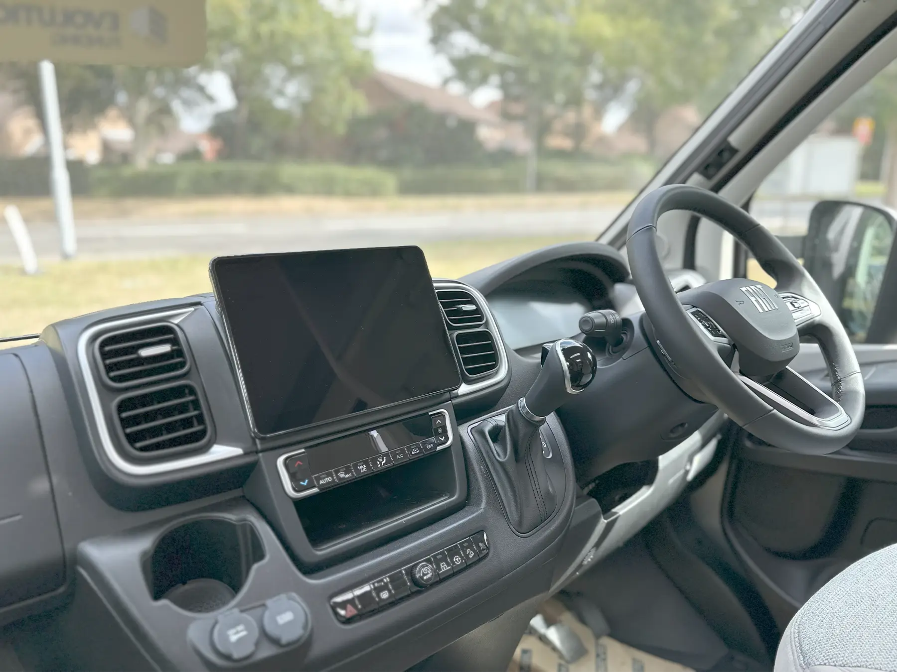 Carado T338 Pro + Steering Wheel & Multimedia