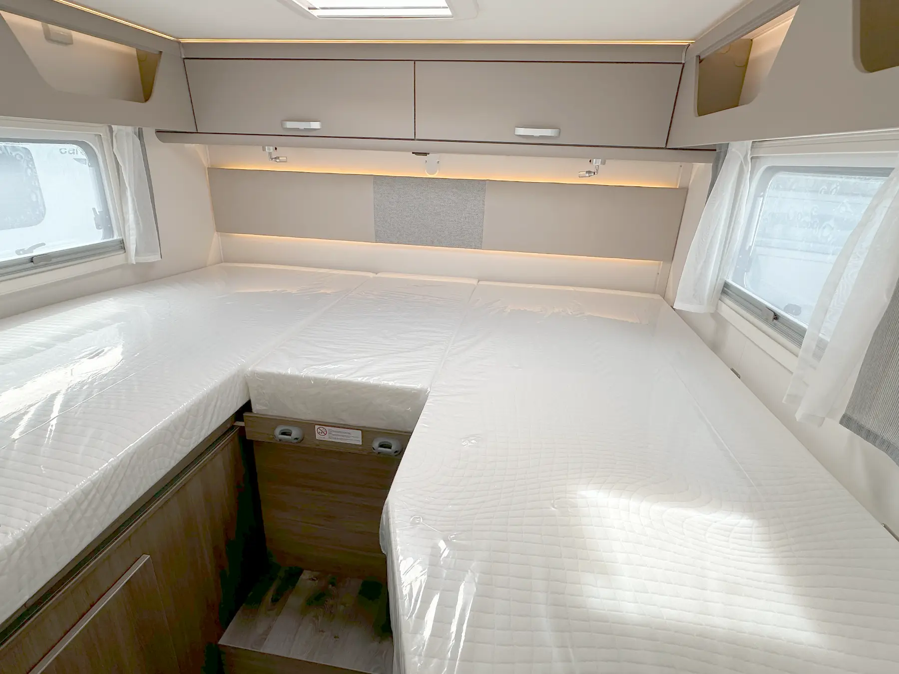 Carado T338 Pro + Twin Single Beds