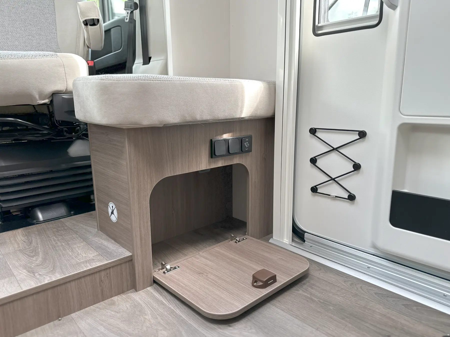 Carado T338 Pro + Underseat Storage