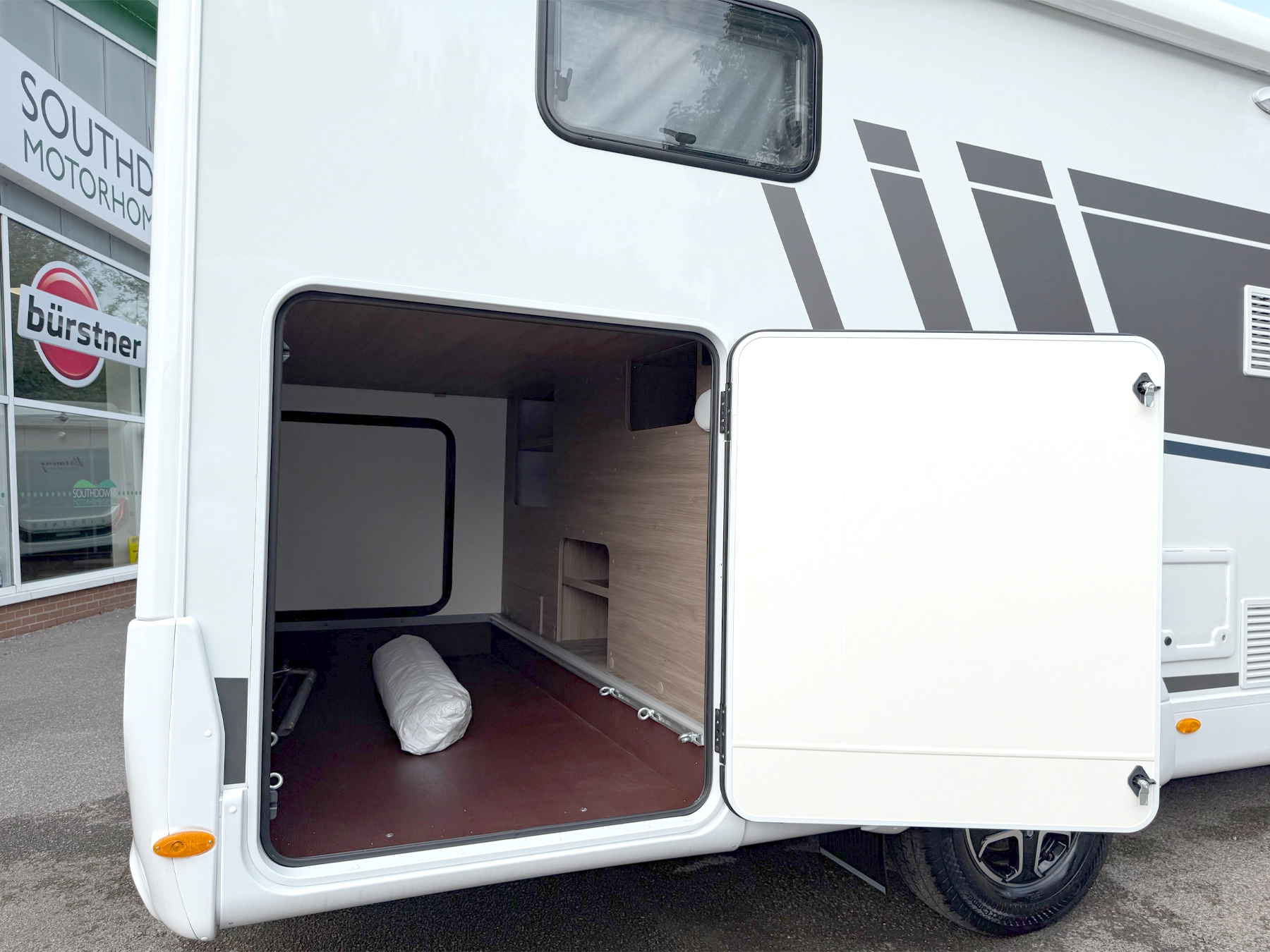 Carado T338 Pro Plus Motorhome - Exterior Garage