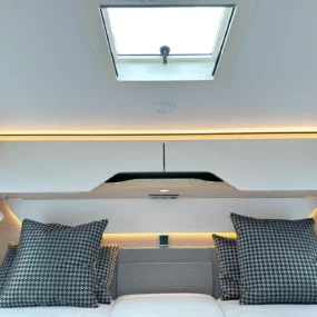 Hymer B-MC I 680 Bedroom Skylight