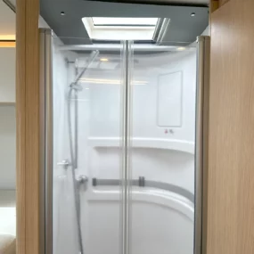 Hymer B-MC I 680 Shower
