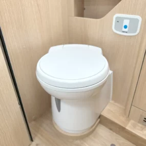 Hymer B-MC I 680 Thetford Toilet