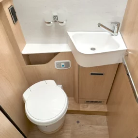 Hymer B-MC I 680 Toilet
