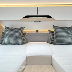 Hymer B-MC I 680 Twin Single Bed Overhead Storage