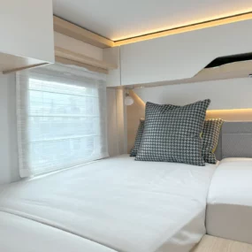 Hymer B-MC I 680 Twin Single Bed Window