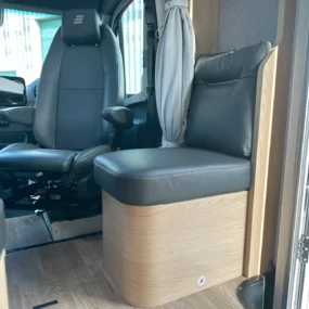 Hymer B-MC T 600 Whiteline Side Seat