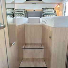 Hymer B-MC T 600 Whiteline Steps to Bed