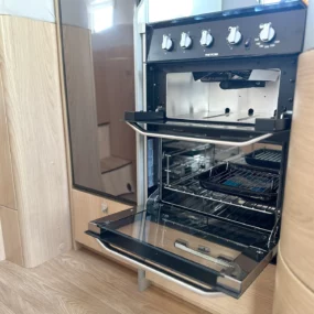 Hymer B-MC T 600 Whiteline Thetford Oven