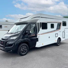 Burstner Limited T 727 Motorhome 2639 - Exterior Front Left